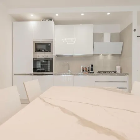Luxury Elisabeth Con Posto Incluso Appartamento
